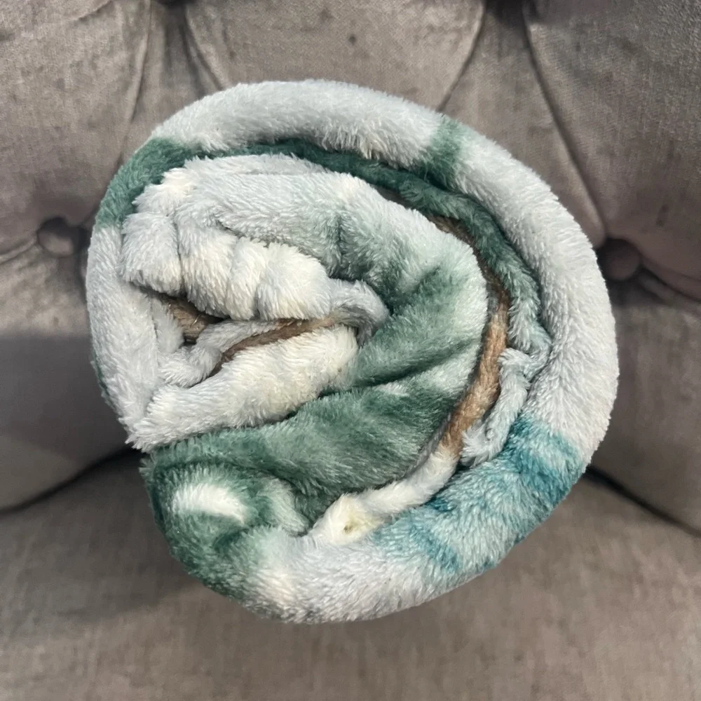 Holiday Plush Throw Blanket - NWT